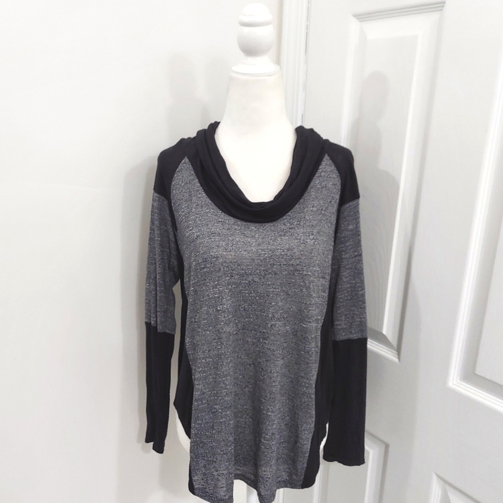 Laila Jayde Grey and Black Top